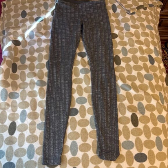 Lululemon gray & black 28in size 2 leggings - Picture 1 of 5